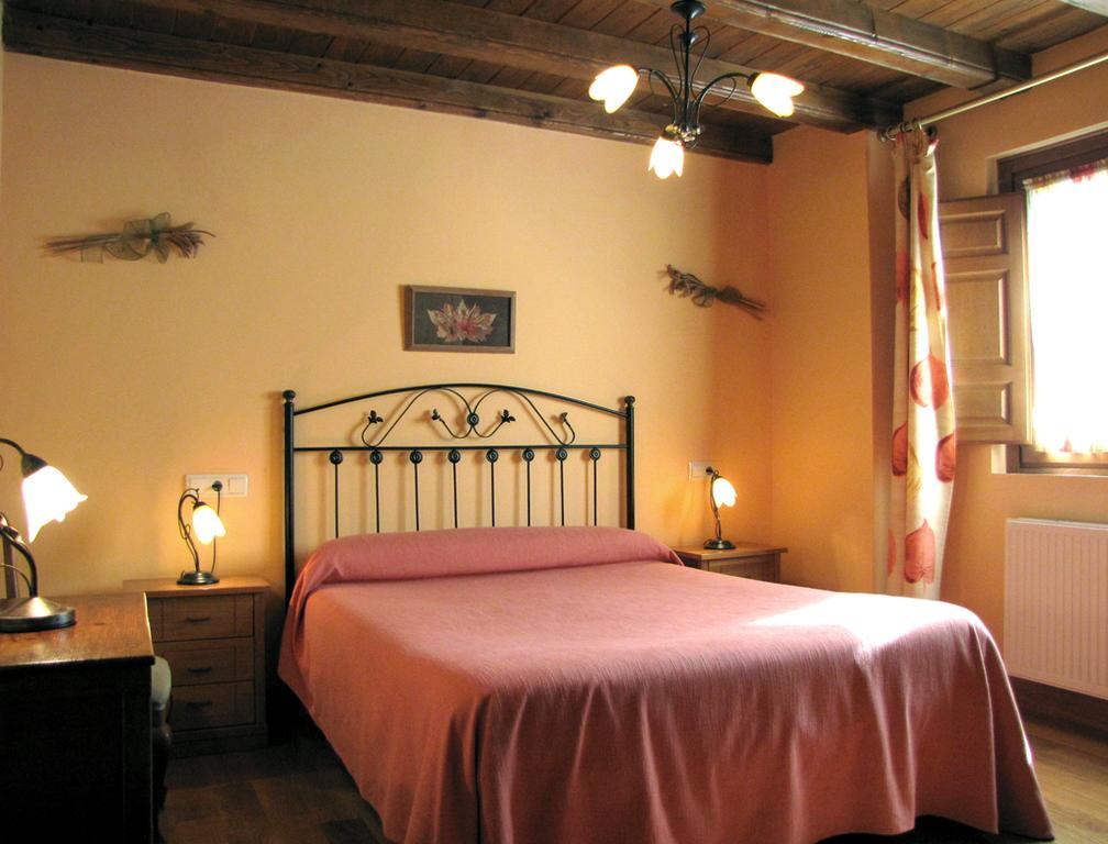 בית הארחה Ochagavía 	Casa Rural Burret מראה חיצוני תמונה